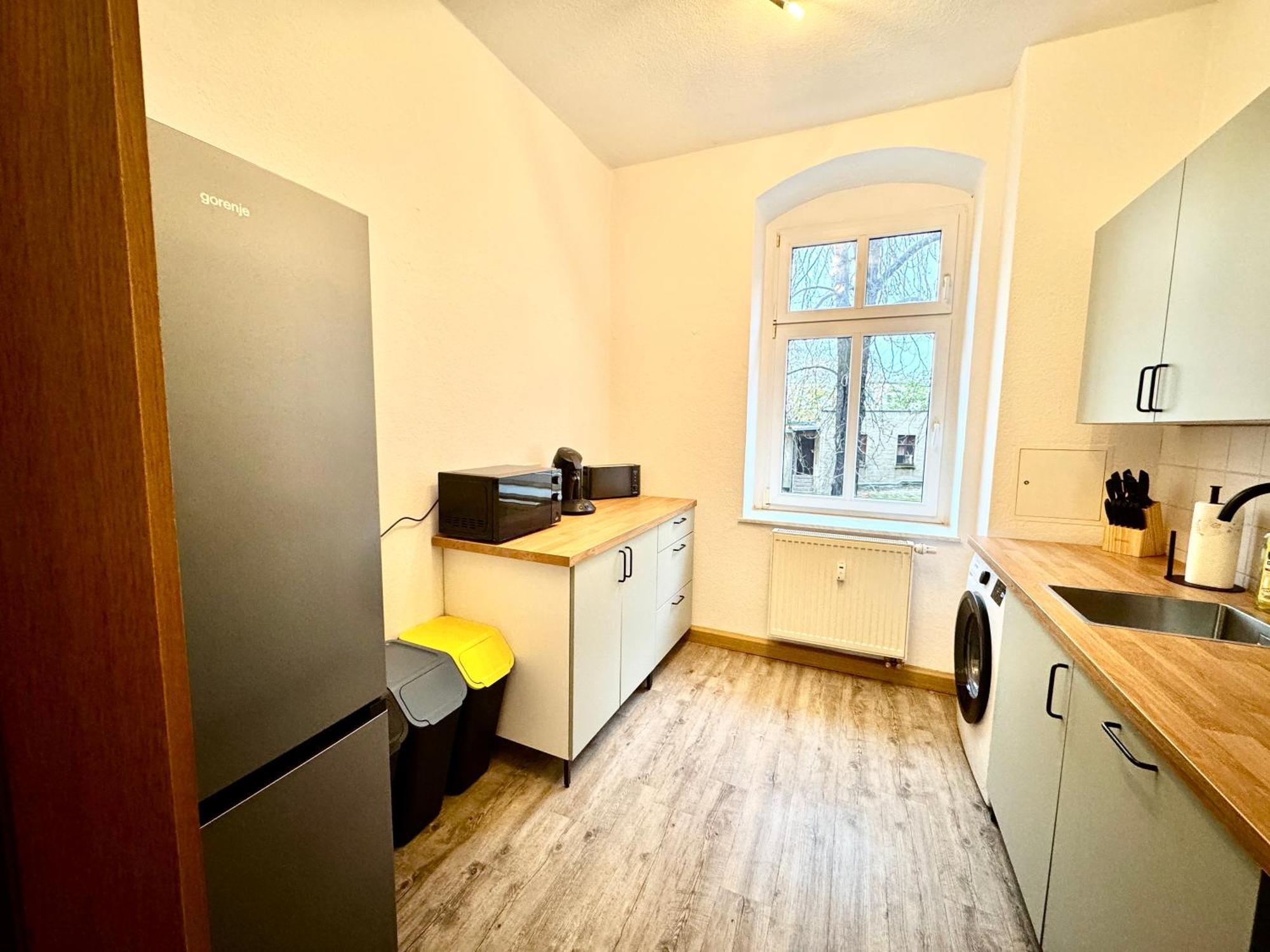 #1 Rebelrents - 4P - Apartment Smart-Tv - Wlan - Voll Ausgestattete Kueche Zeitz Exterior photo